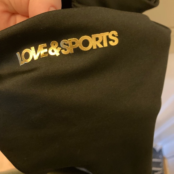 Love & Sports black fitted workout top with built in bra. Size XXL (20) - Picture 4 of 5